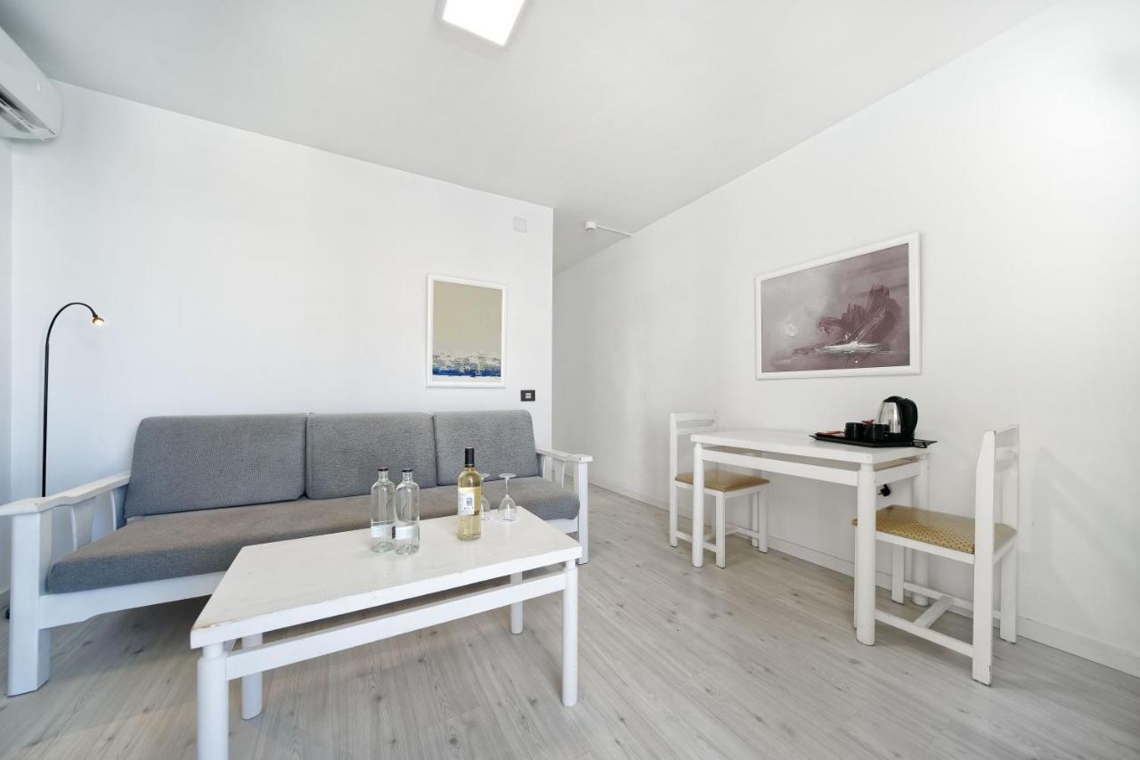 Superior One-Bedroom Apartment