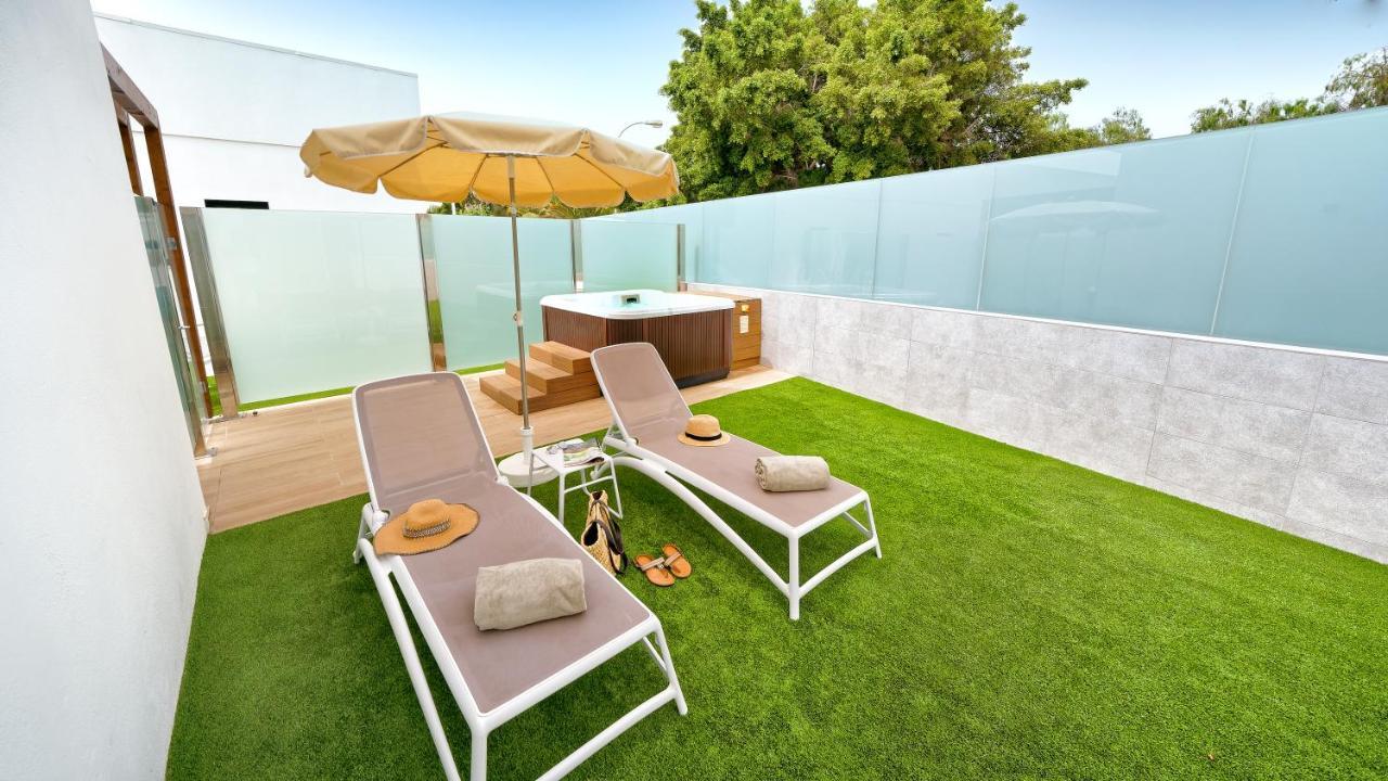 Deluxe Room with Private Garden and Jacuzzi