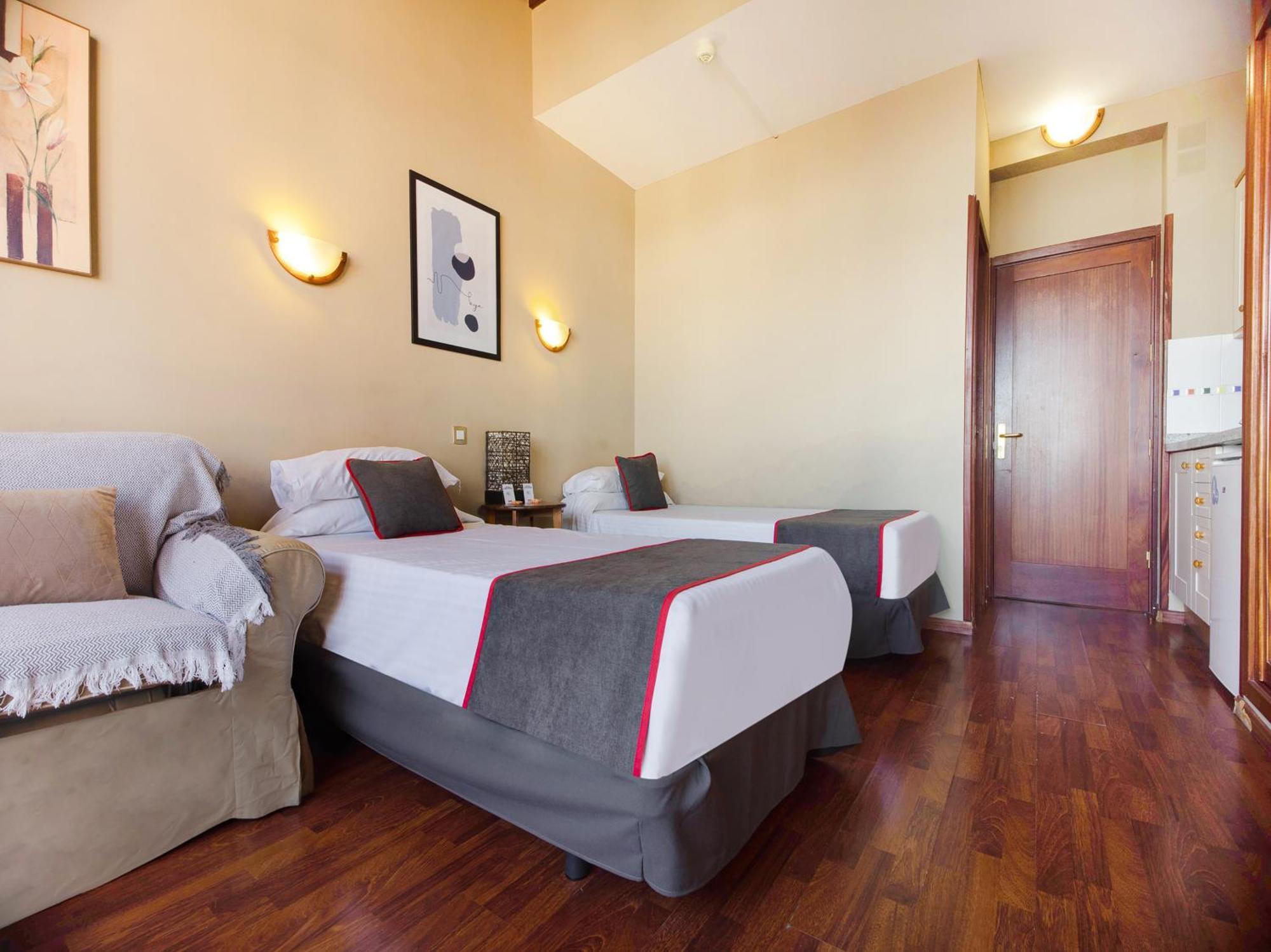 One Bedroom Apartment with Double or Twin Bed and View,1214554942:JPEG