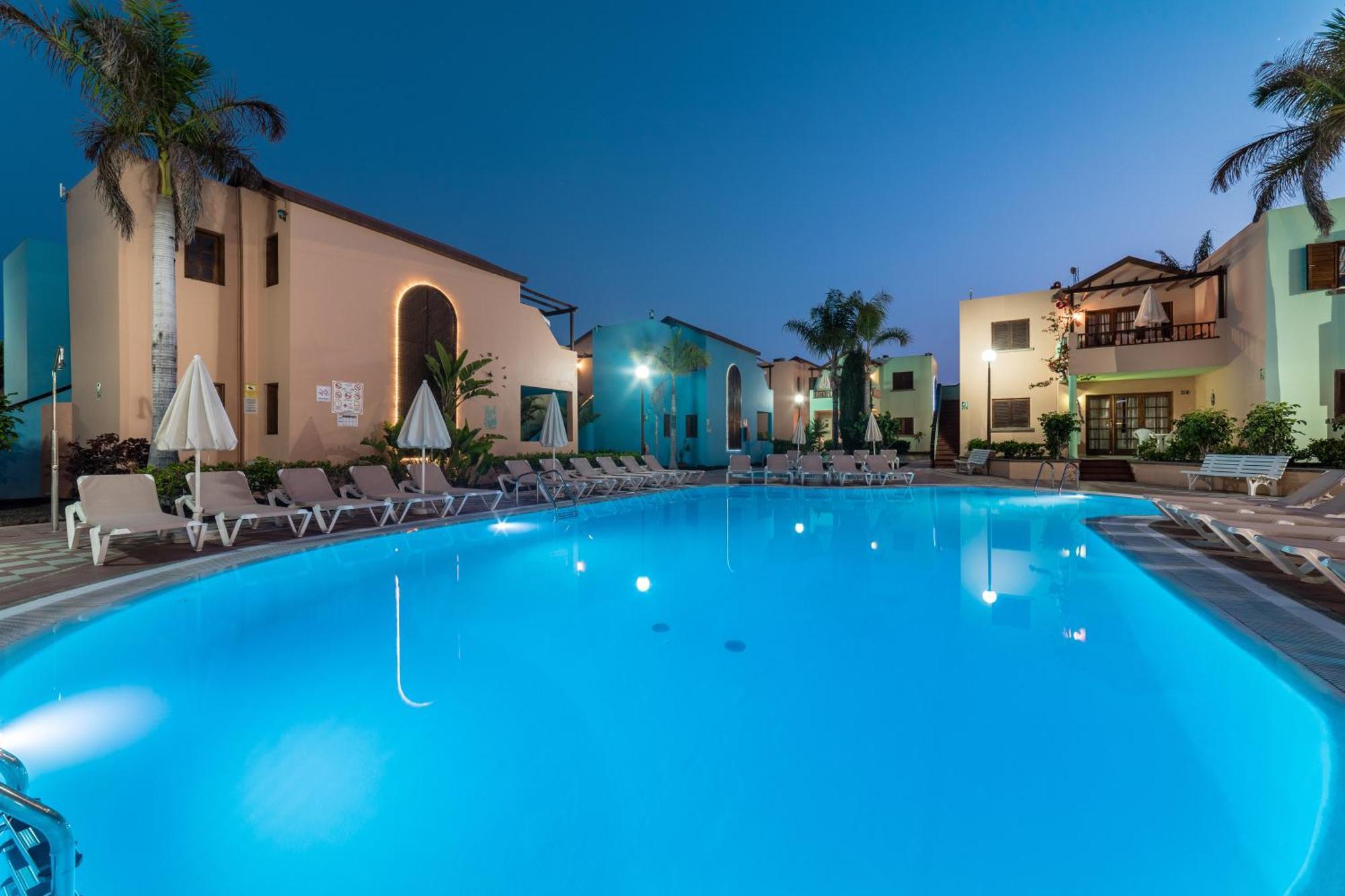 Pool View Apartment