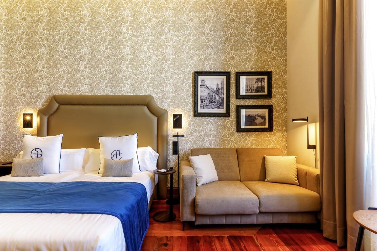 Deluxe Room,1384887575:JPEG