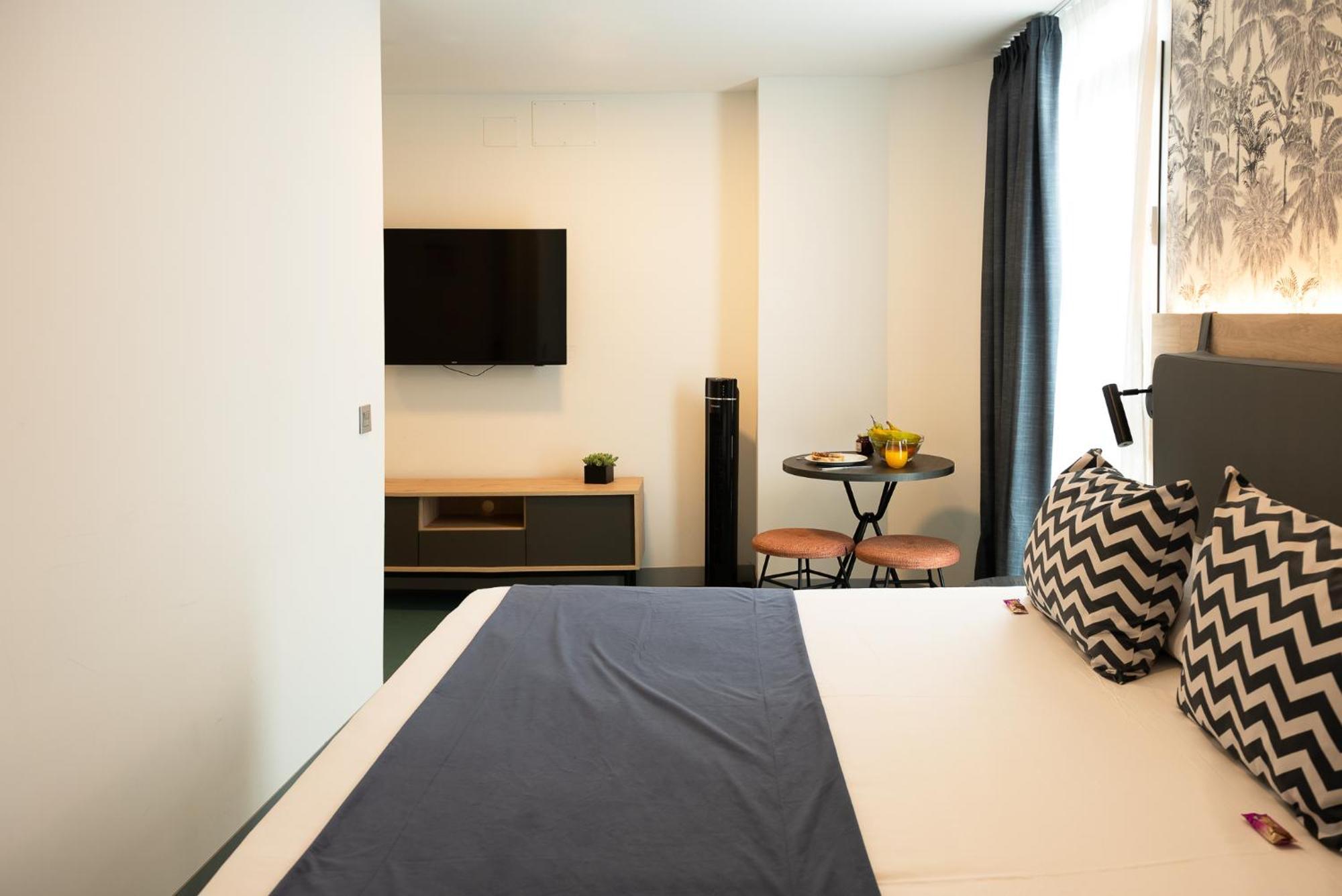 Standard Apartment King Bed