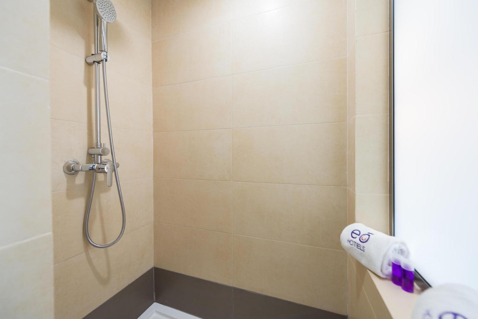 Studio (2 Adults),1611098067:JPEG