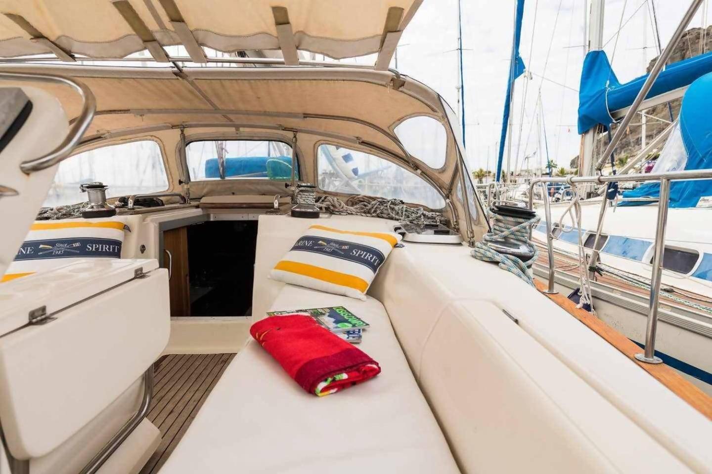 Three-Bedroom House Boat
