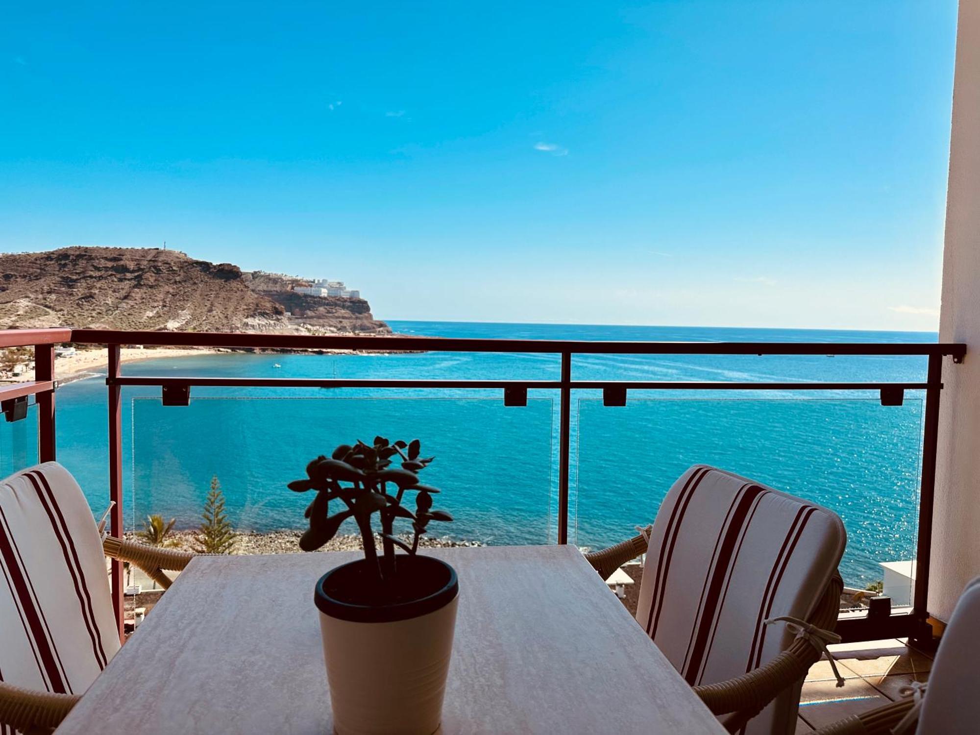 Two-Bedroom Apartment Sea View