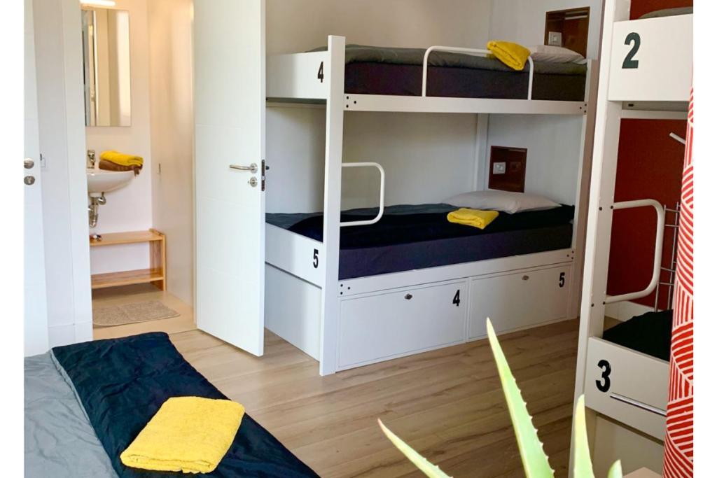 Familienzimmer mit Dusche