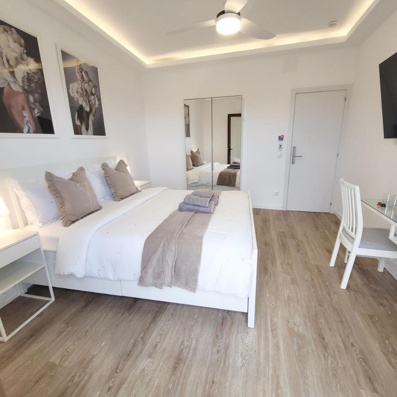 Deluxe Double Room Side Sea View