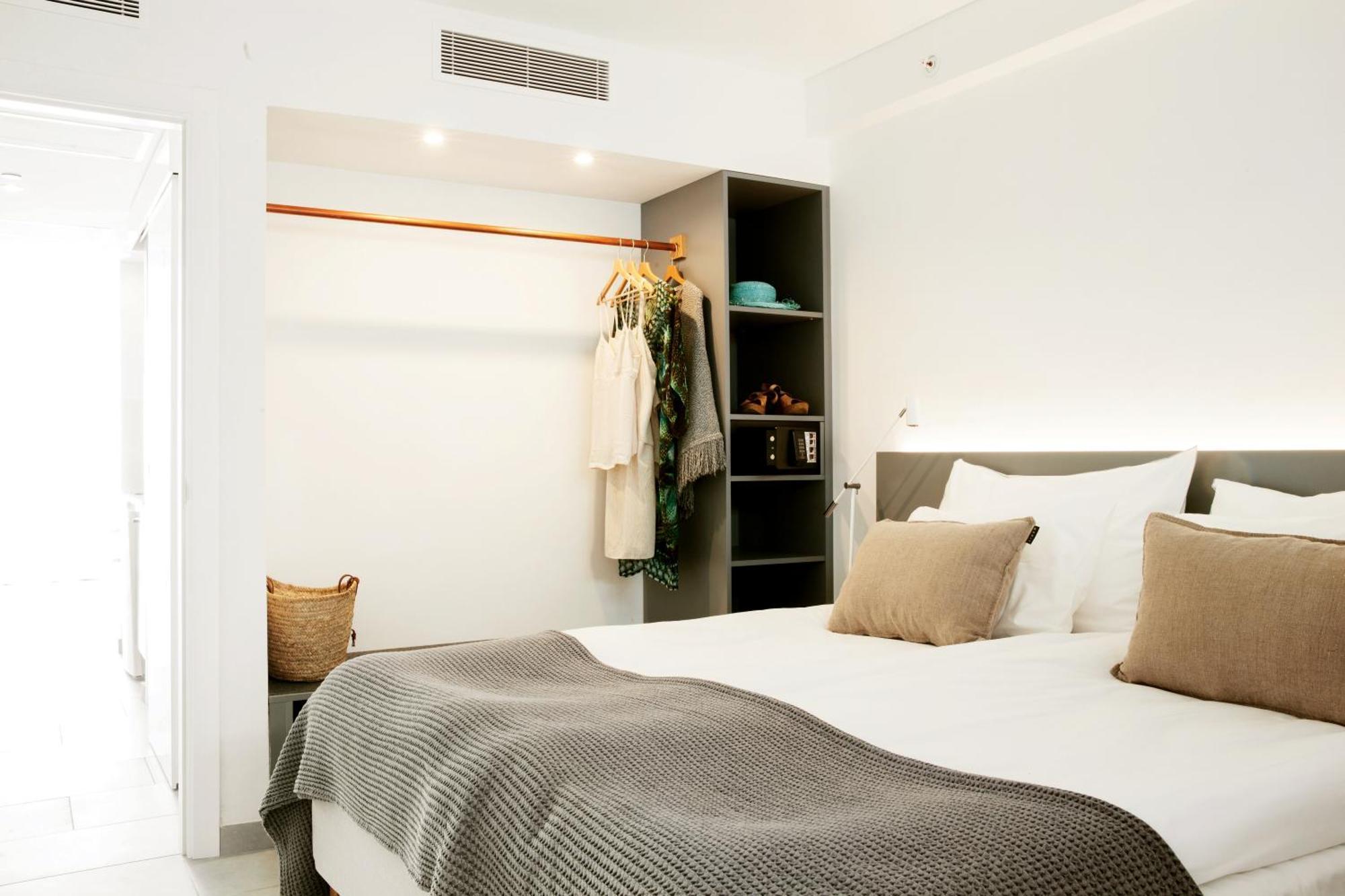One-Bedroom Apartment Balcony Sea View