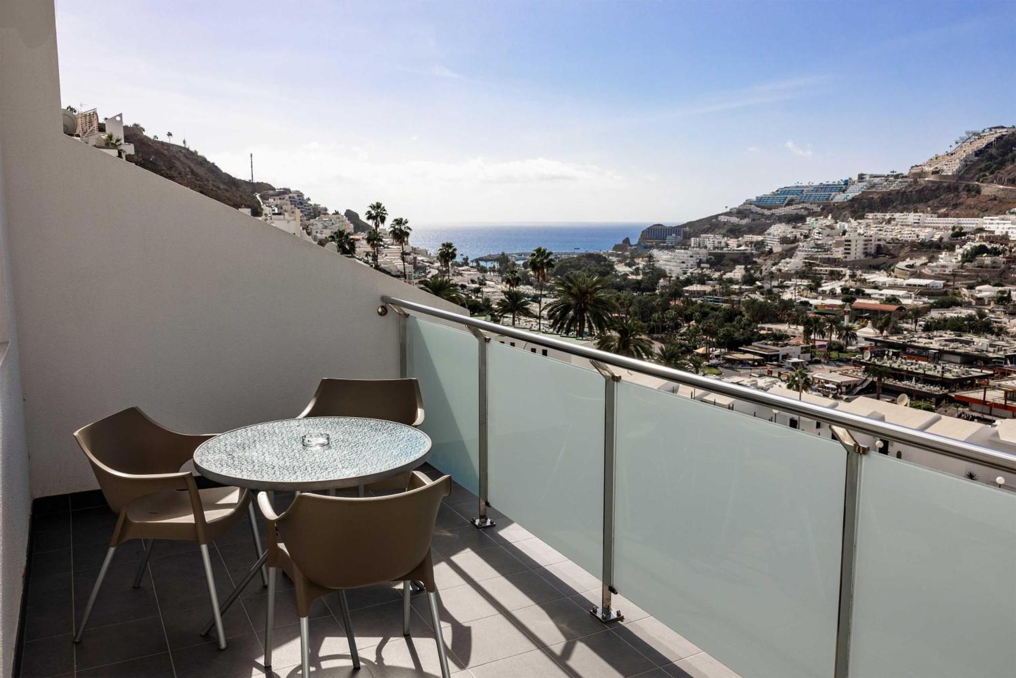 Classic One bedroom apartment partial sea view