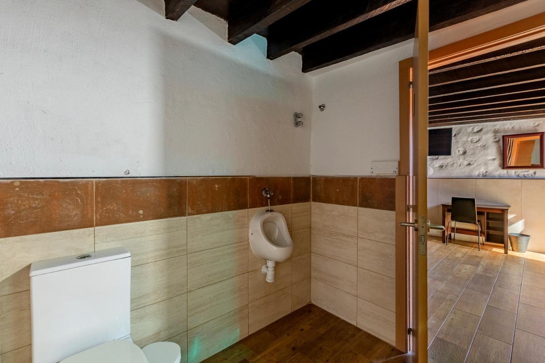 Double or Twin Room Private Bathroom