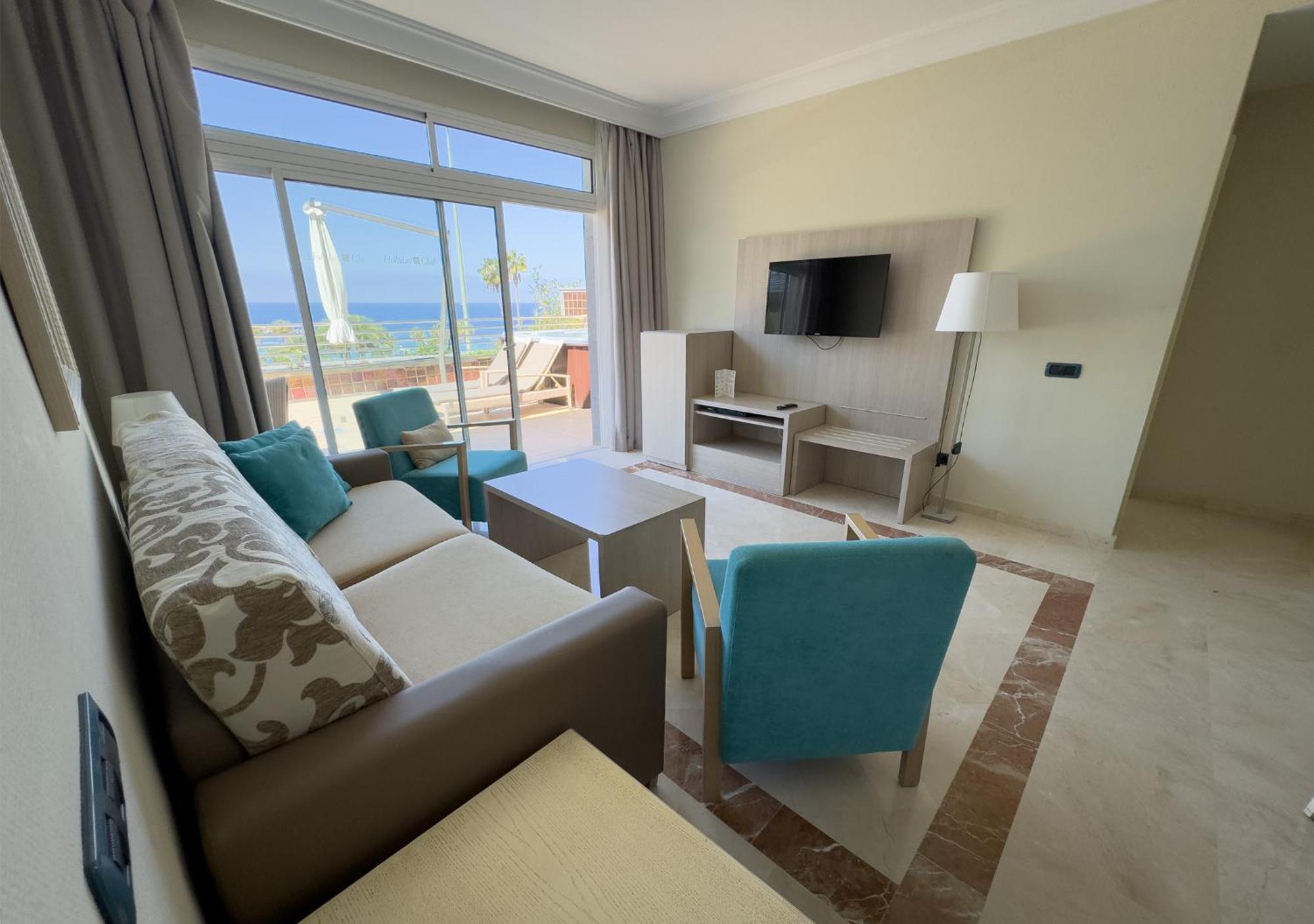 Two-Bedroom Apartment Jacuzzi