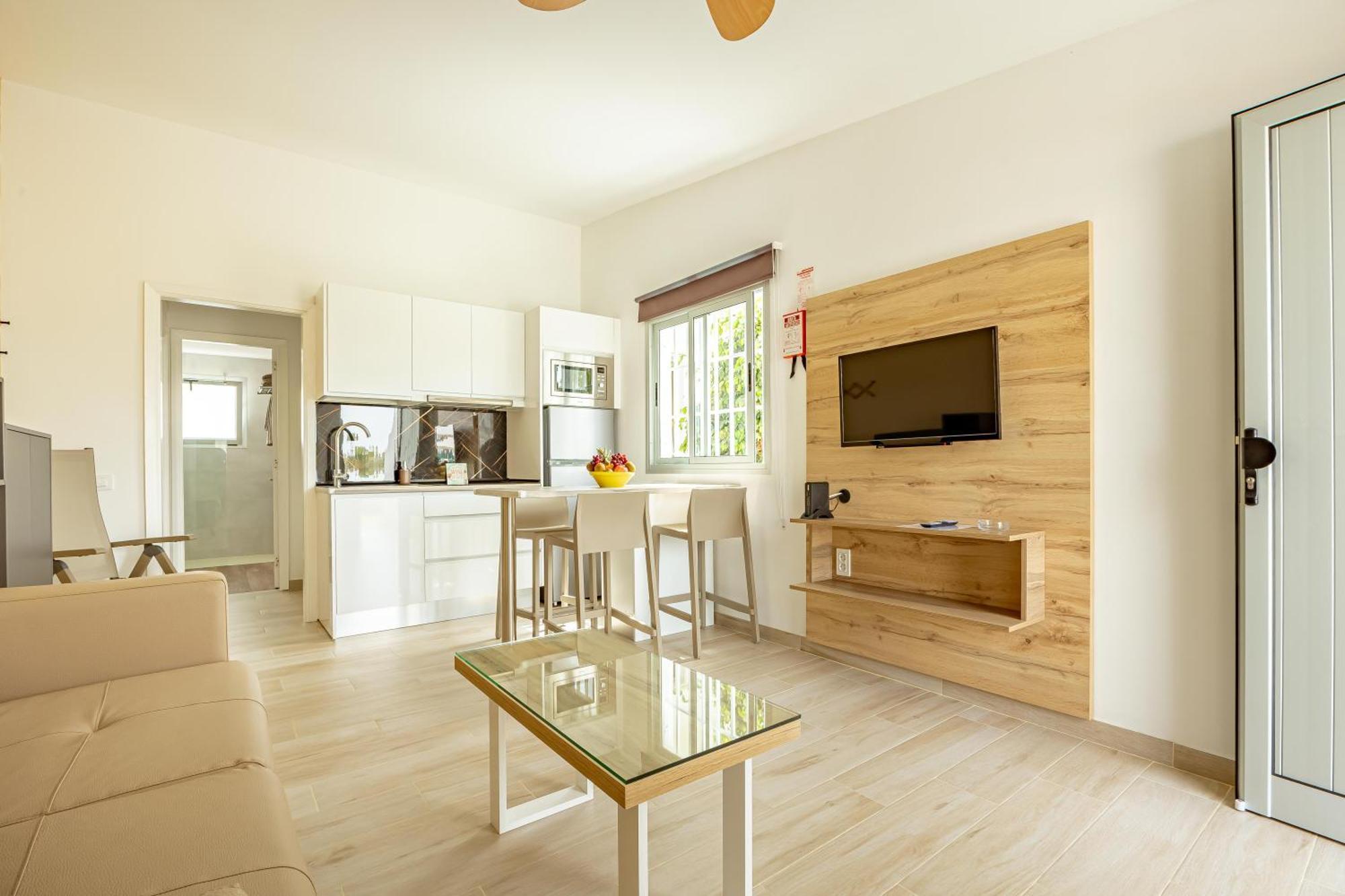 Bungalow Terrace Pool view