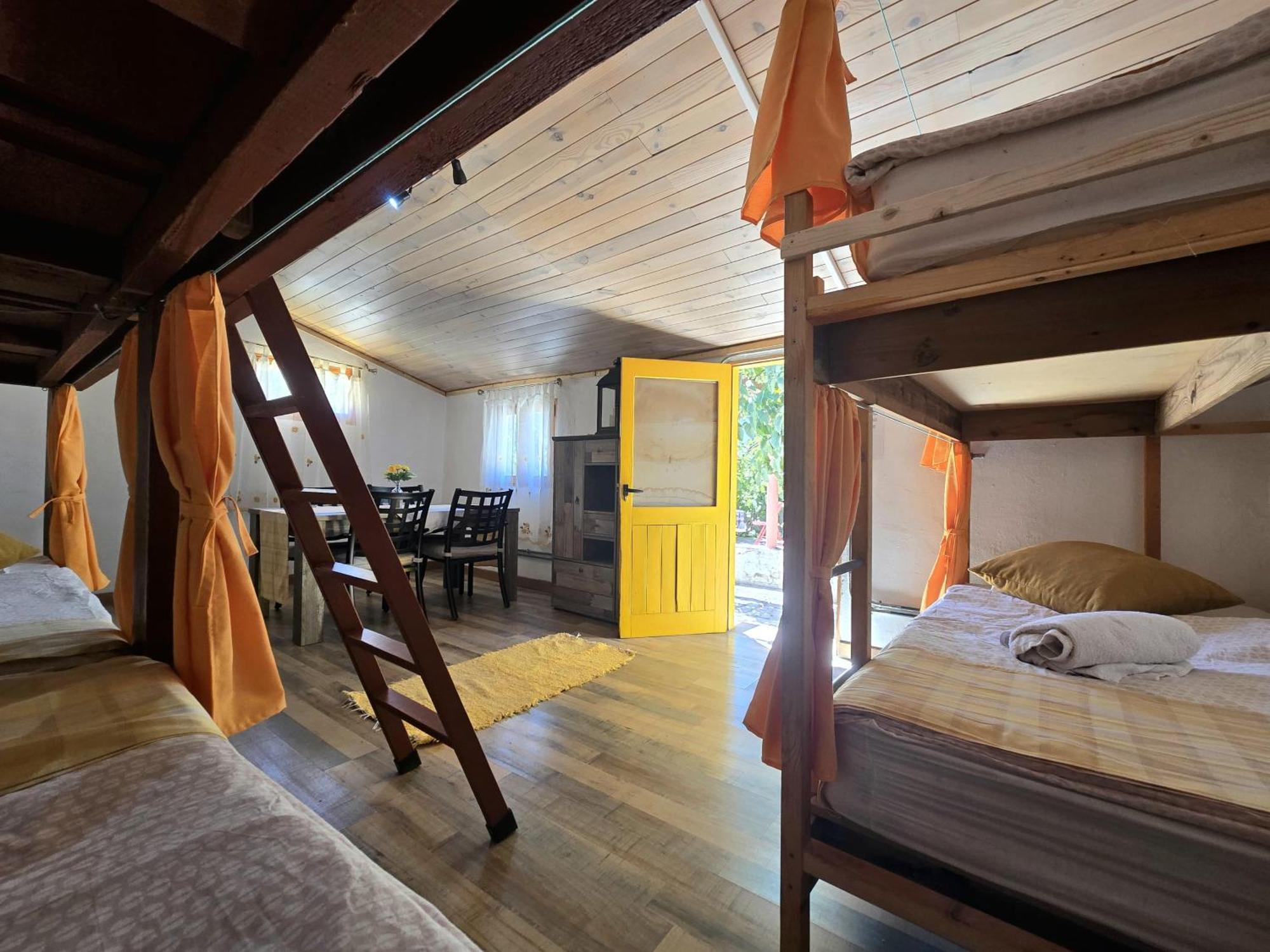 Bed 6-Bed Mixed Dormitory Room