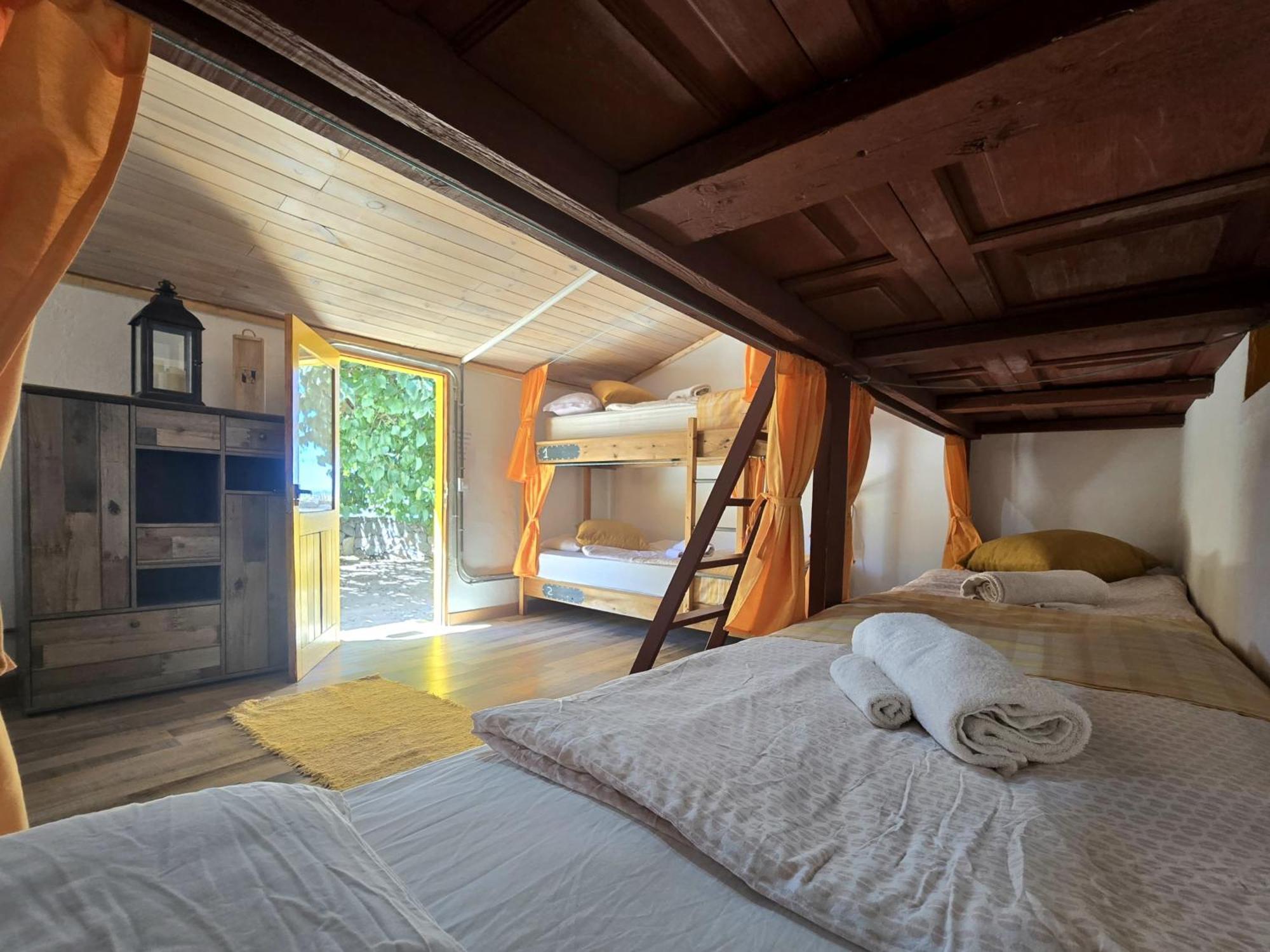 Bed 6-Bed Mixed Dormitory Room