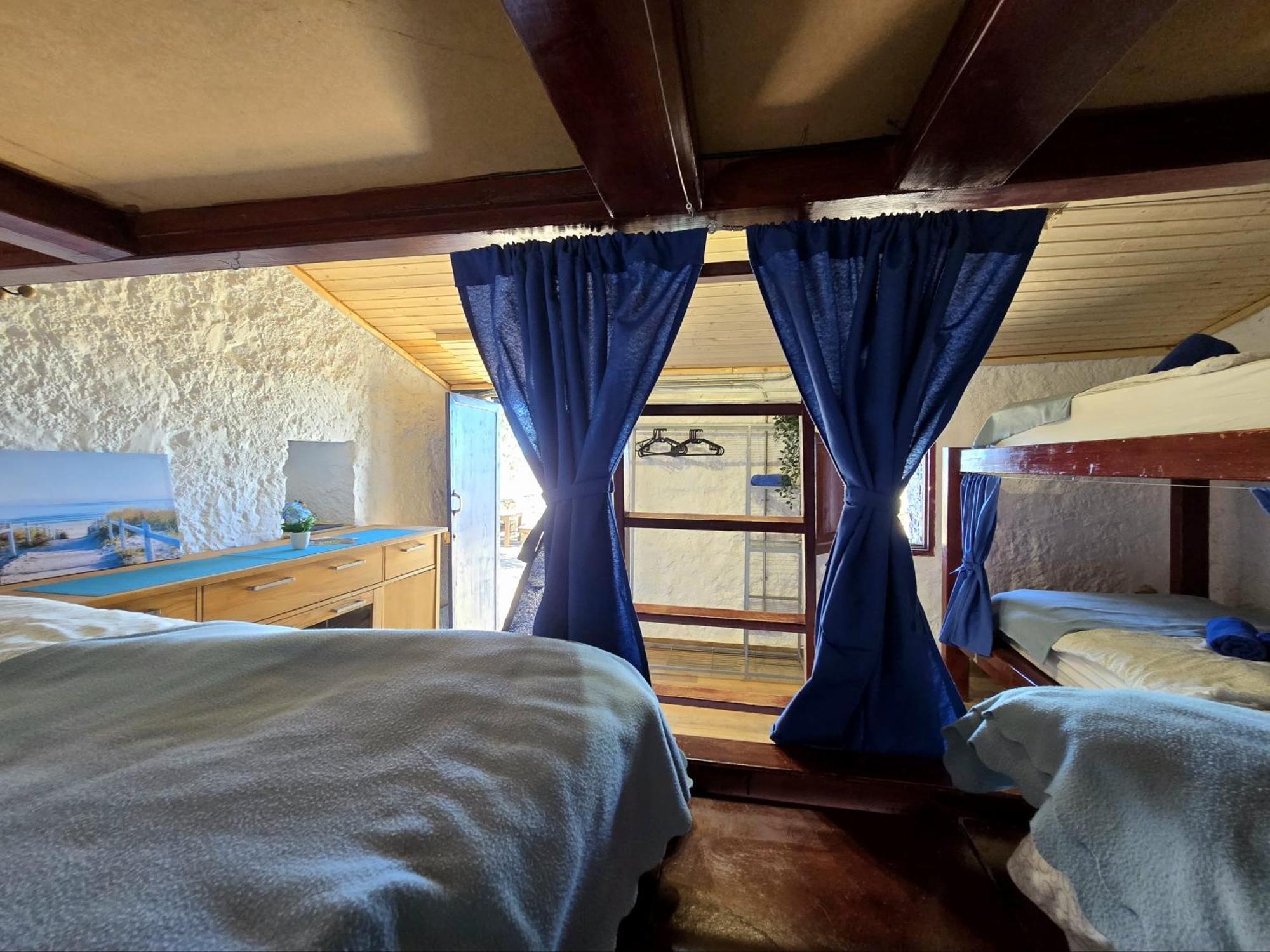 Bed 6-Bed Dormitory Room