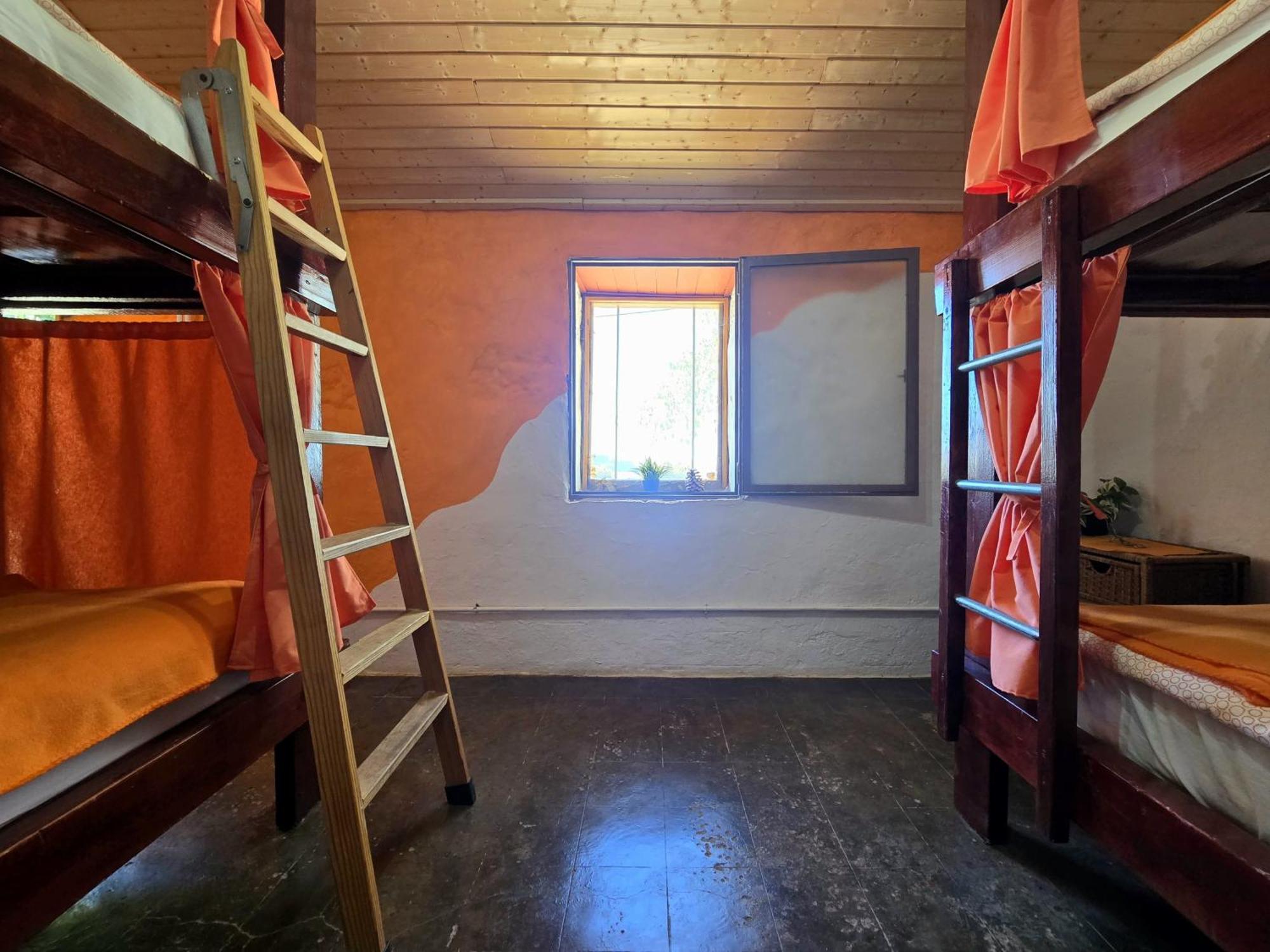 Bed 8-Bed Mixed Dormitory Room