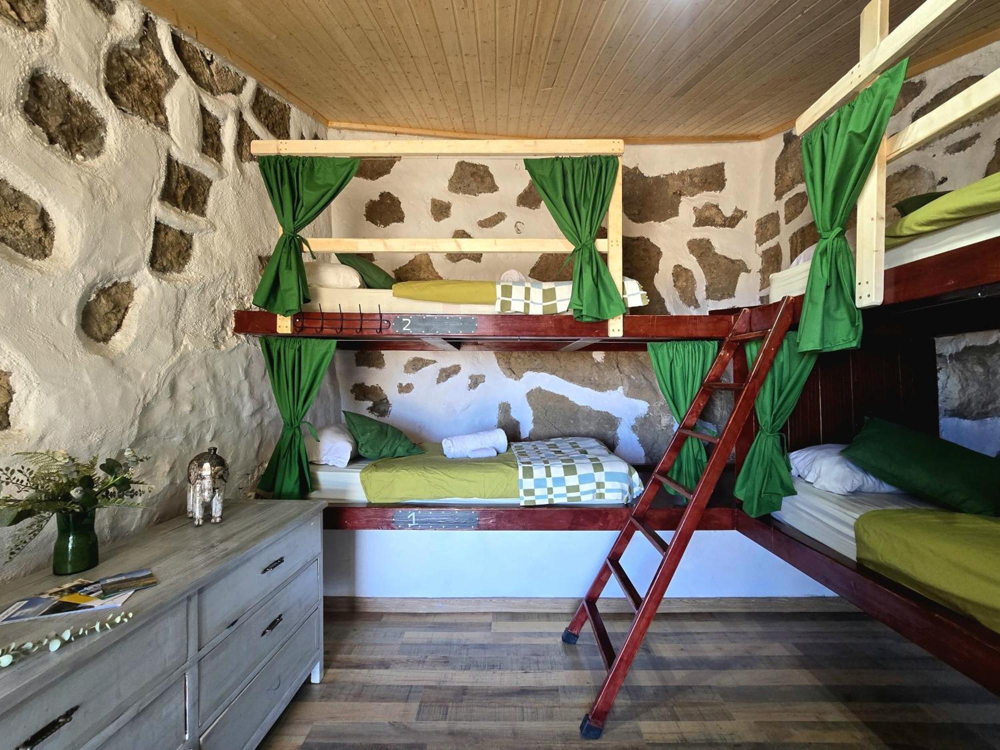 Bed 4-Bed Mixed Dormitory Room