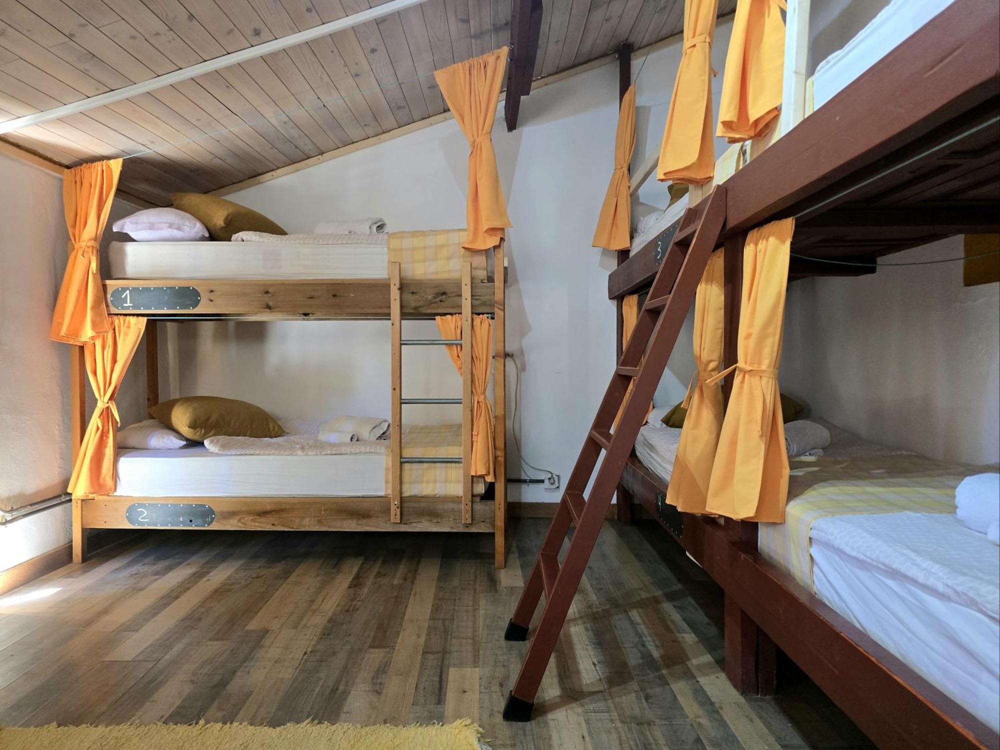 Bed 6-Bed Mixed Dormitory Room