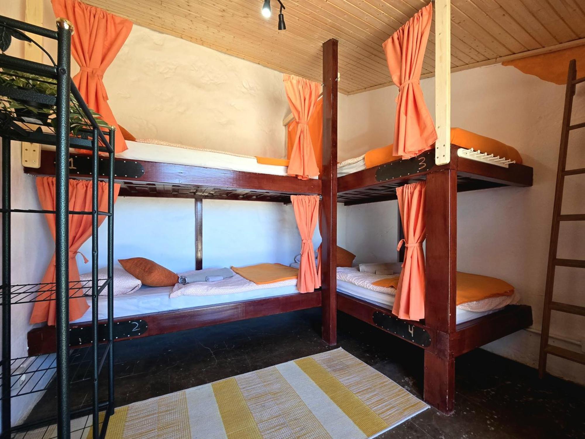 Bed 8-Bed Mixed Dormitory Room