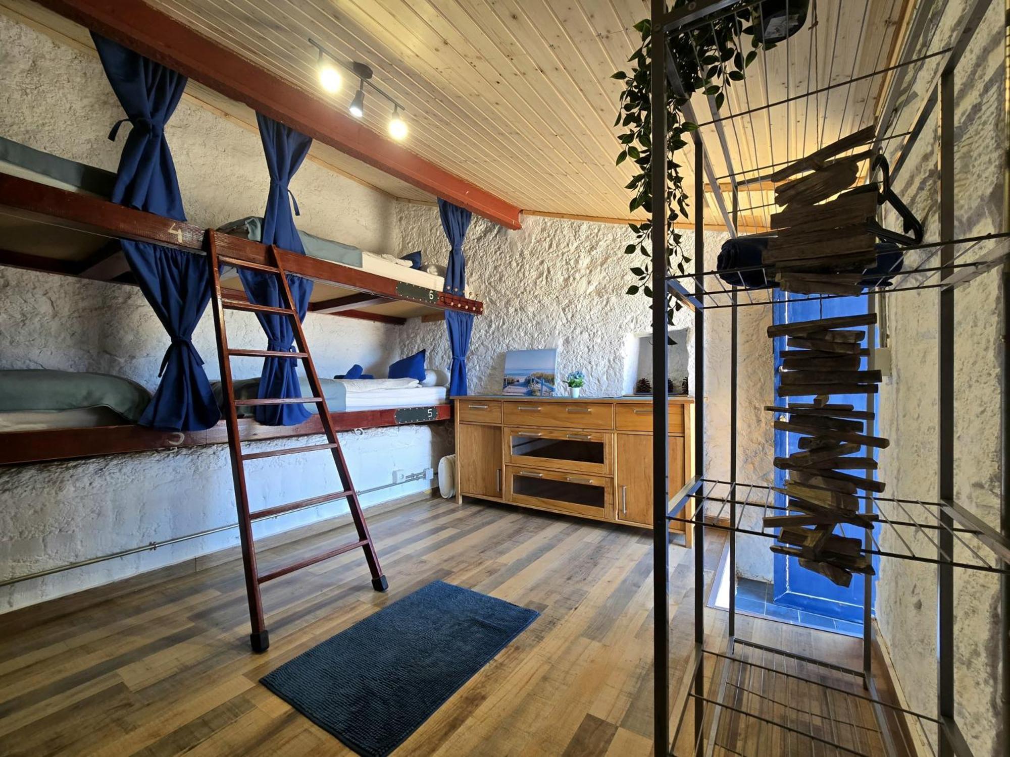 Bed 6-Bed Dormitory Room