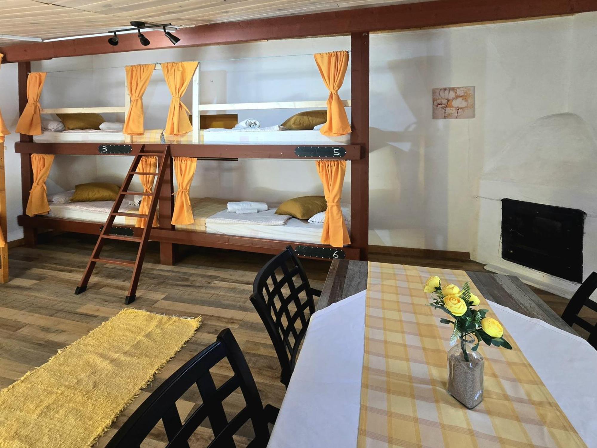 Bed 6-Bed Mixed Dormitory Room