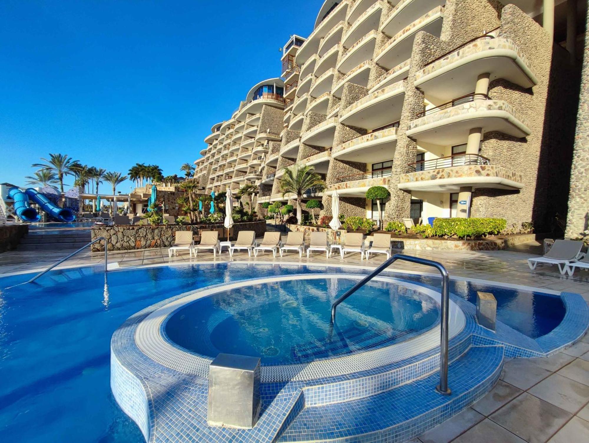 Deluxe One-Bedroom Apartment Ocean View