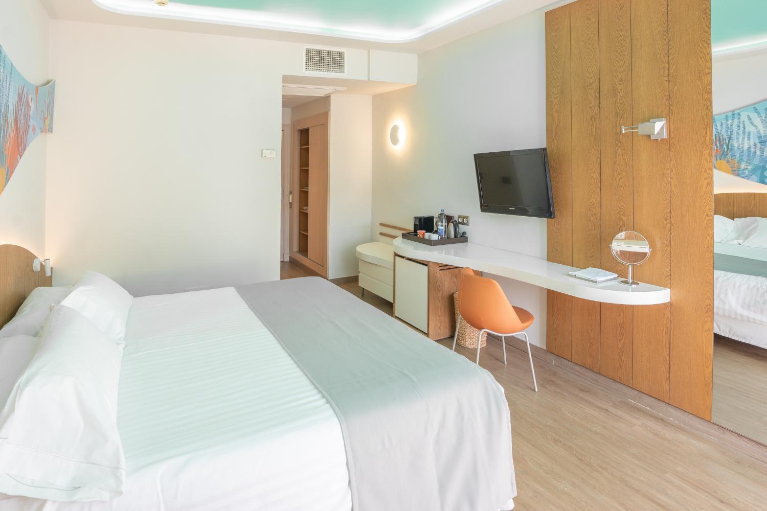 Chambre Double avec Balcon ou Terrasse (2 Adultes + 1 Enfant)