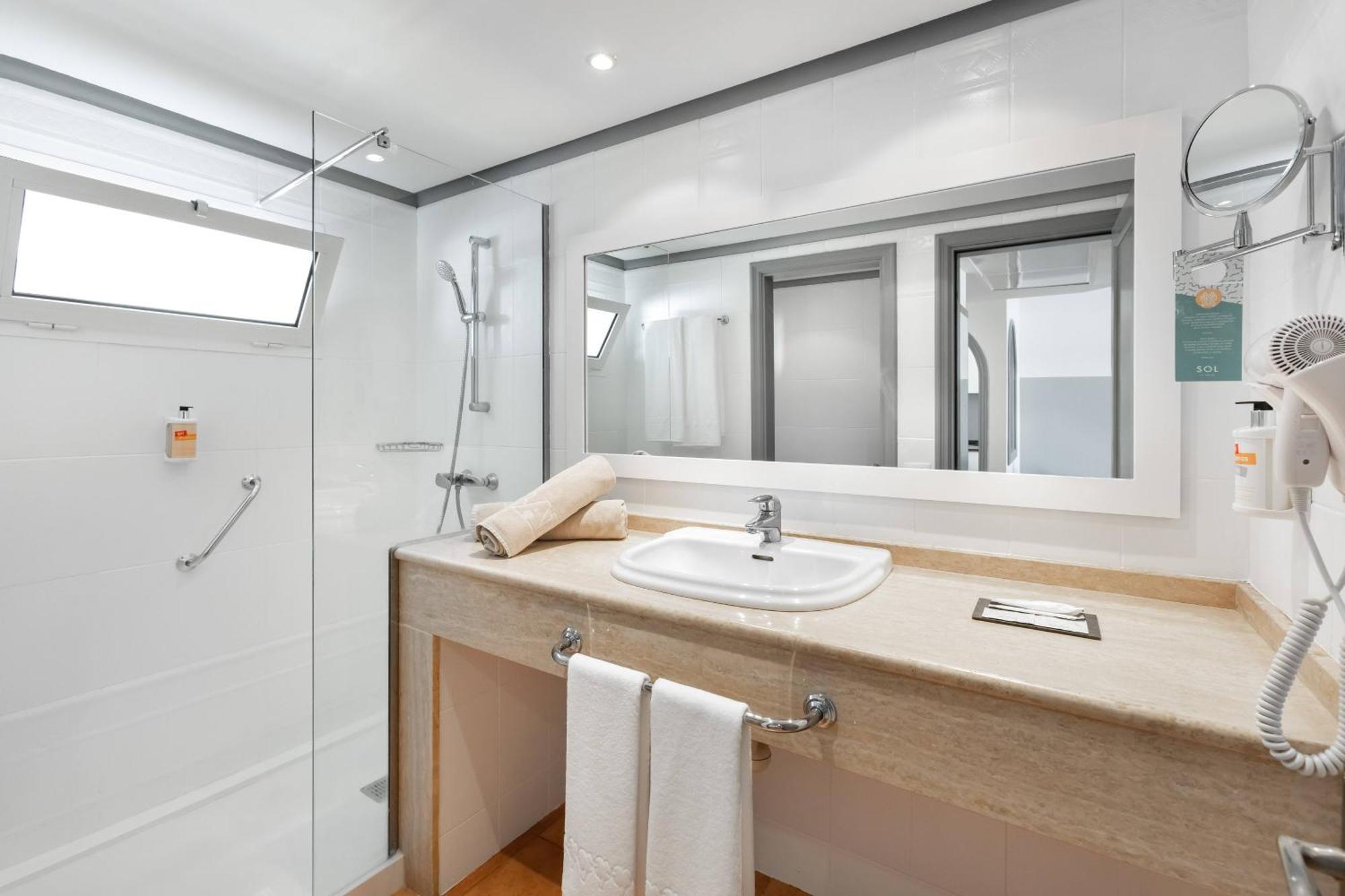 One-Bedroom Apartment,1770468770:JPEG