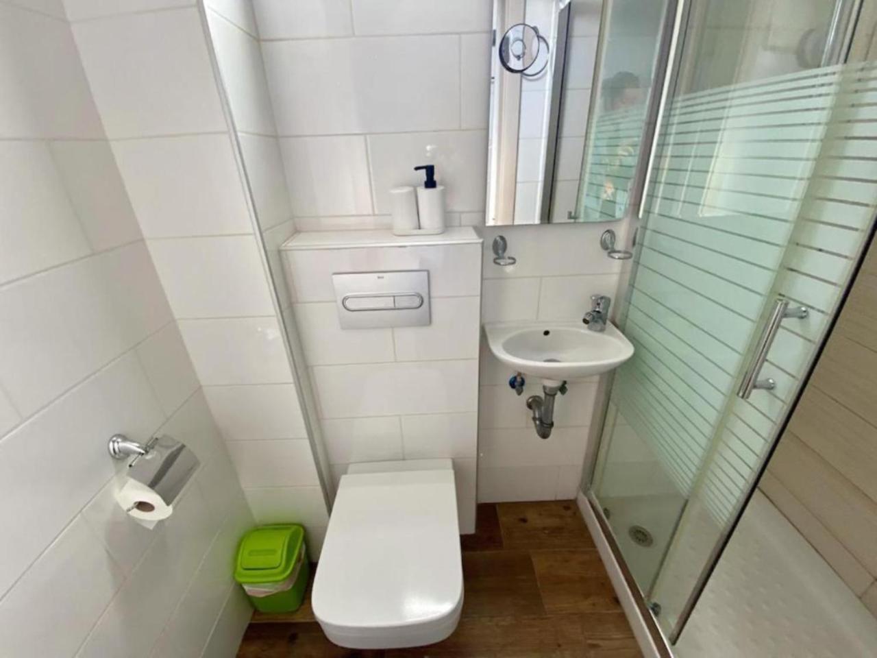 Single Room Private Bathroom