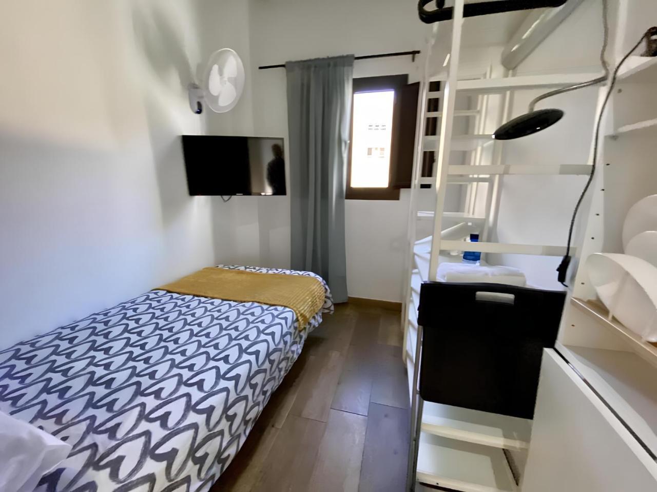 Single Room Private Bathroom
