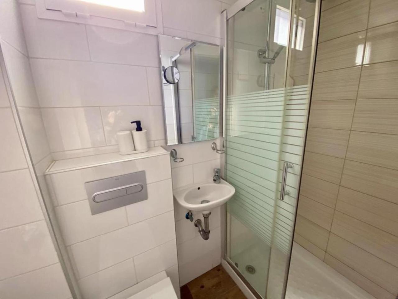 Single Room Private Bathroom