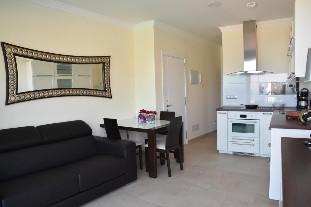 Apartment with Sea View,325356568:JPEG