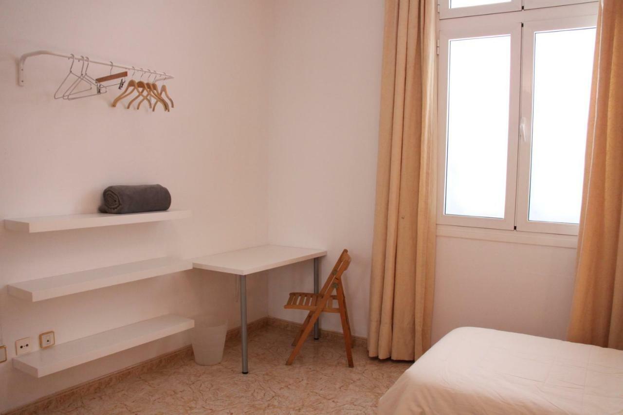 Posto Letto in Dormitorio Misto con 4 Letti