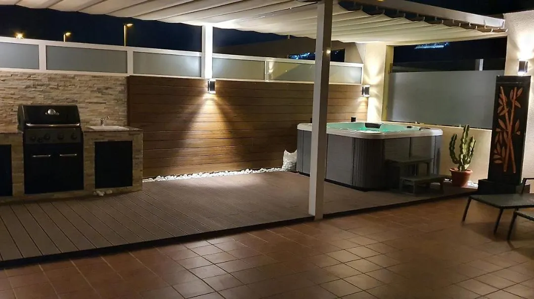 Beautiful Duplex With Jacuzzi-1