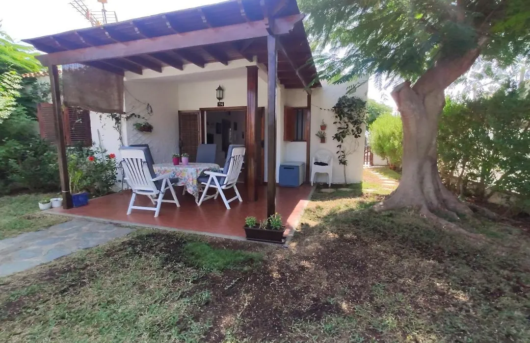 2 Bedroom Bungalow Next Yumbo Center. Free Parking-1