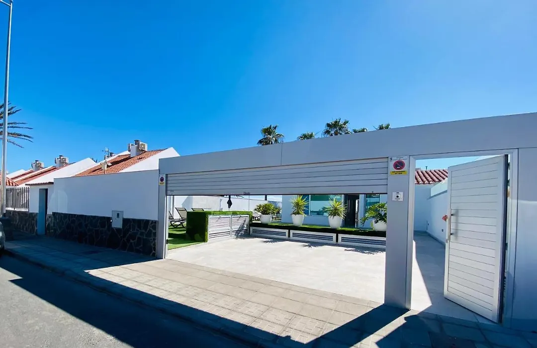 Villa Lucia With Private Heated Pool, First Beachline-1