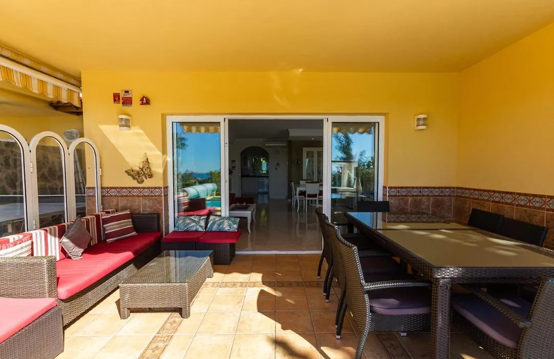 Sea Edge Friendly Holiday Home-1