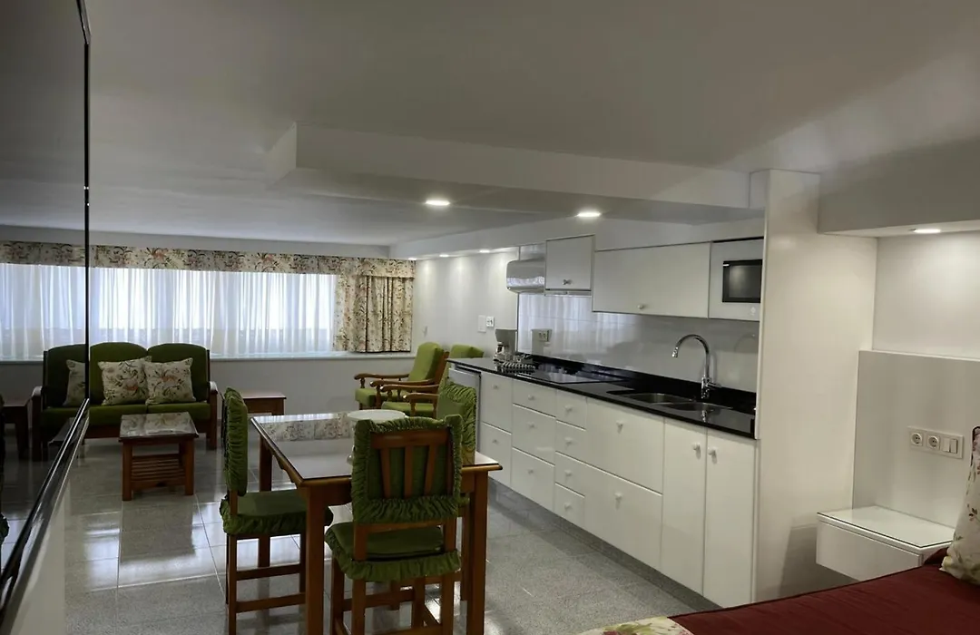 EmyCanarias Holiday Homes Vecindario-1