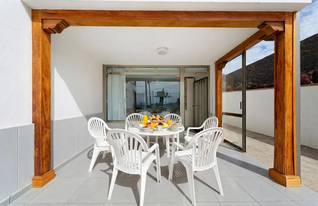 Beach Front Apartment Los Papagayos-1