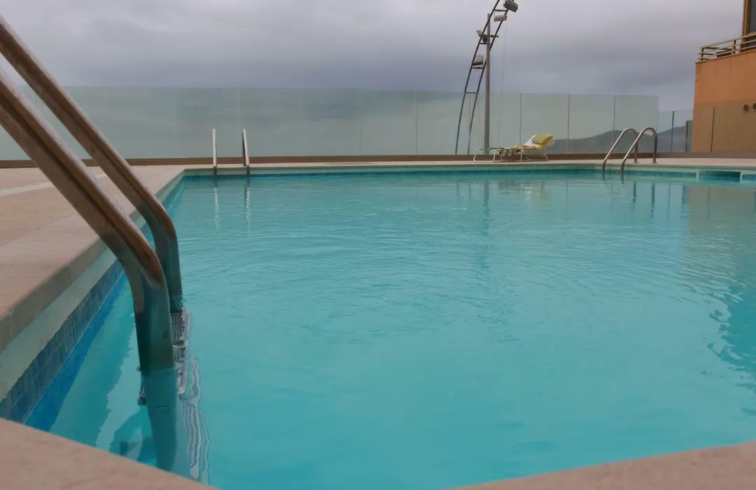 Piso con piscina y garaje en la Playa de Las Canteras-1