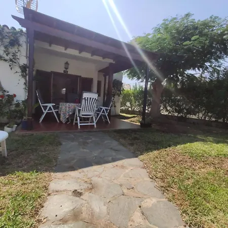 2 Bedroom Bungalow Next Yumbo Center. Free Parking-2
