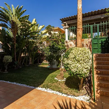 Sea Edge Friendly Holiday Home-2