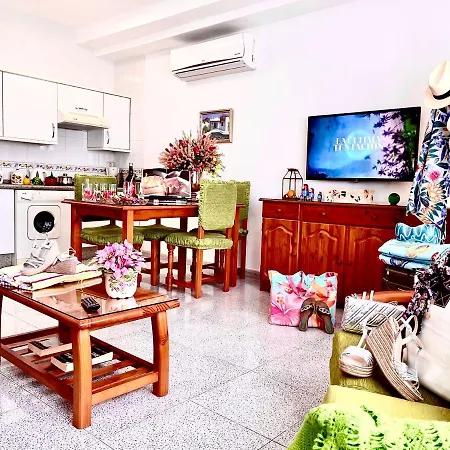 EmyCanarias Holiday Homes Vecindario-3