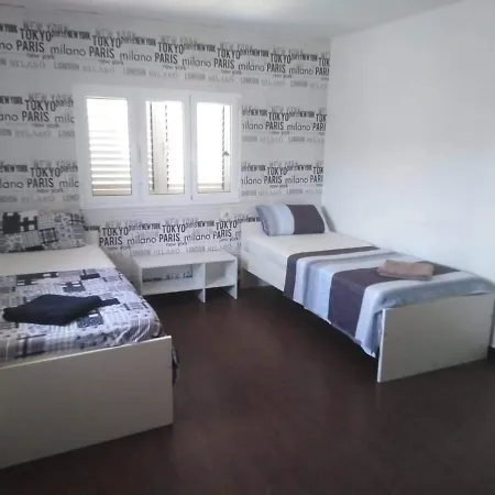 Montana Luna House With Rooms-2
