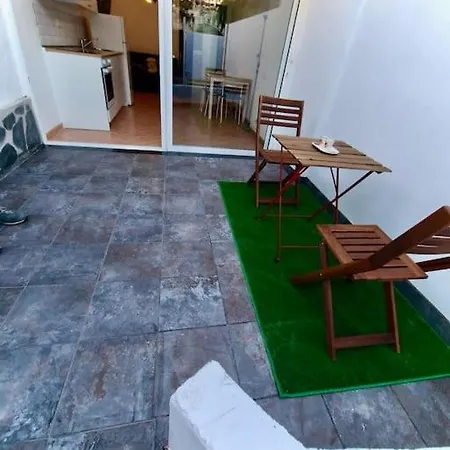 Cozy Apartment With Garden-2