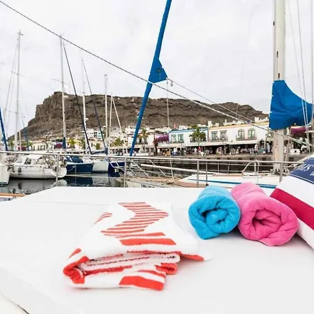 Precioso Yate En El Centro Del Puerto De Mogan-3