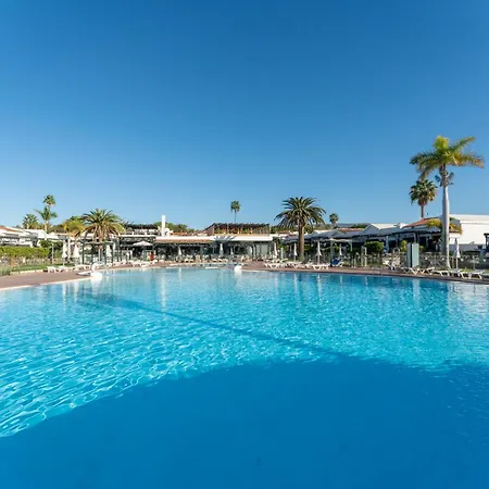 Luxury Poolside Holiday Home-2