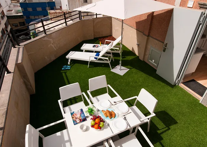 Las Palmas de Gran Canaria Self Catering Holidays near Parque de Santa Catalina