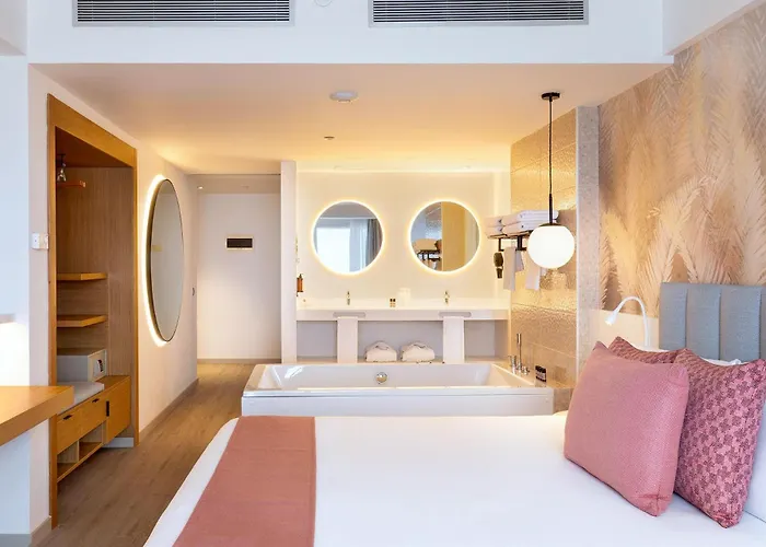 Las Palmas de Gran Canaria hotels near Elder Museum of Science and Technology