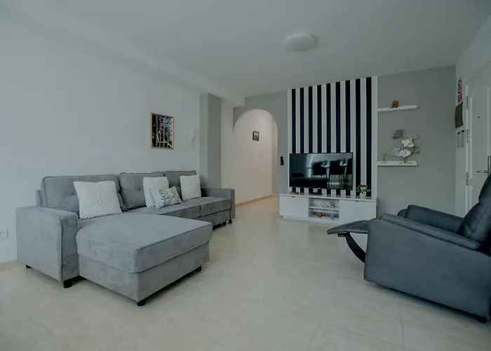 AR Home - Apartamento de 3 dormitorios con ascensor en Las Huesas, Telde